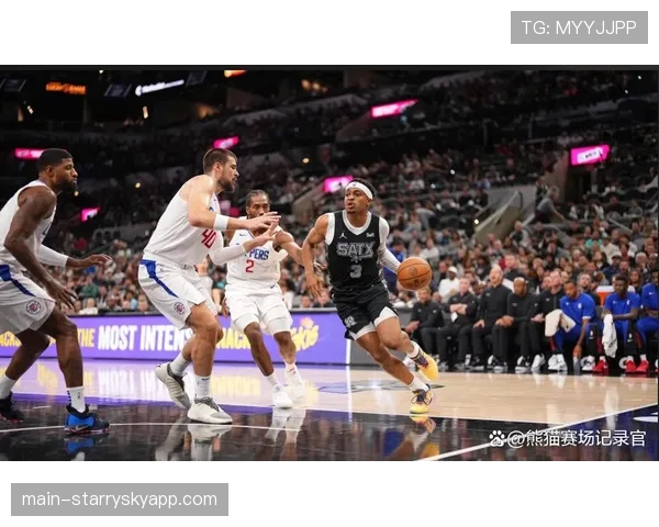 文班亚马当选西部月最佳球员和防守球员 成为首位单月双料最佳得主 文班亚马当选西部月最佳球员和防守球员 成为首位单月双料最佳得主